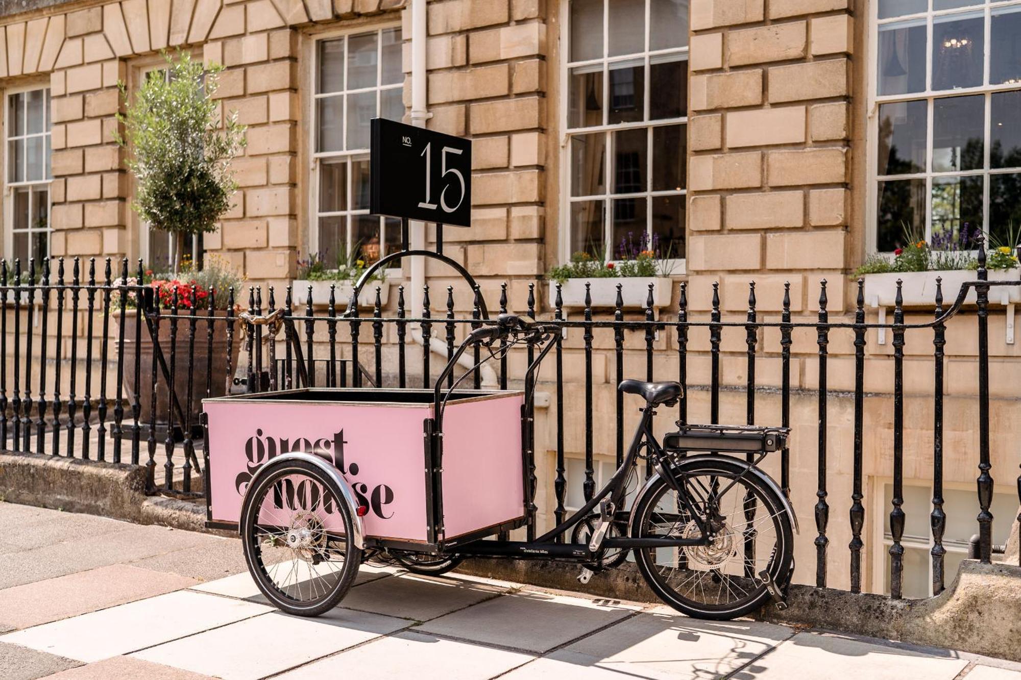 No 15 By Guesthouse, Bath Exterior foto A cargo bike in Bath, England